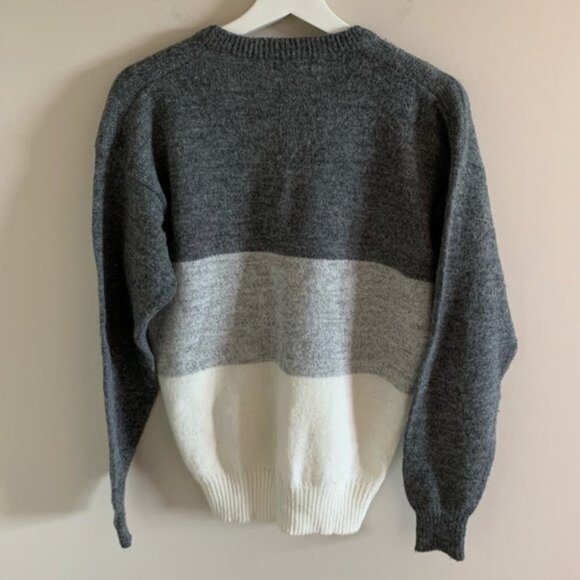Vintage Colour Blocked Grey and White V-Neck Sweater Size Medium - Picture 8 of 8